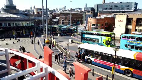 Bewegungsrafferaufnahme-Des-Busbahnhofs-Queens-Square-Im-Stadtzentrum-Von-Liverpool