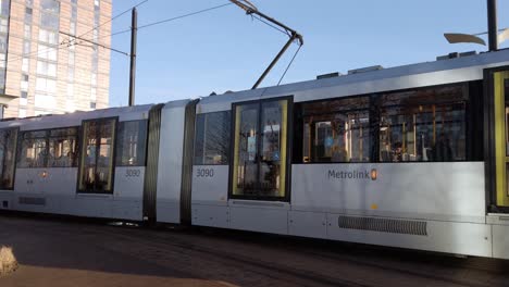 Die-Metrolink-Straßenbahn-Fährt-Vom-Bahnhof-Media-City-In-Salford-Ab