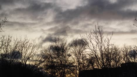 evening-city-sky-time-lapse,-colorful-clouds-movement