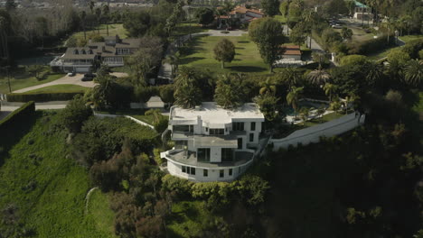 Flug-über-Villa-Auf-Einem-Hügel-In-Malibu