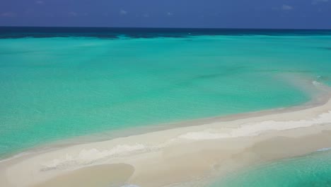 Uninhabited-island-sandbank-,-Coral-Reef-Atoll-In-French-Polynesia
