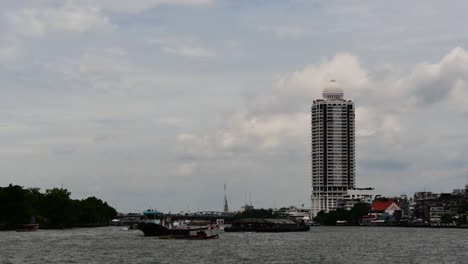 Chaophraya-River-is-filled-with-history-and-culture