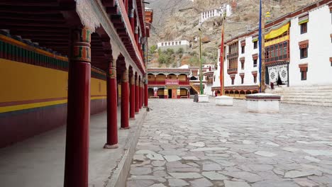 Un-Control-Deslizante-Muestra-Una-Foto-Del-Monasterio-De-Hemis-De-Izquierda-A-Derecha