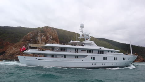 Luxury-yacht-MV-Katharine-motors-into-Knysna-Lagoon-Harbour