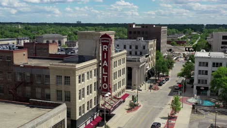 Famous-Rialto-Square-Theatre-in-Joliet,-Aerial-Circling