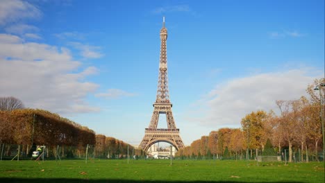 Nov-2019,-París,-Francia:-Video-Timelapse-De-La-Gira-Eiffel-Visto-Desde-El-Campo-De-Marte-En-Un-Hermoso-Día-De-Otoño
