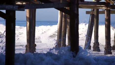 Ocean-waves-hitting-the-shores-of-Crystal-Beach-in-San-Diego
