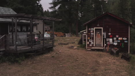 Campingunterkünfte,-Temporäre-Hütten-In-Delamar,-Kalifornien,-USA