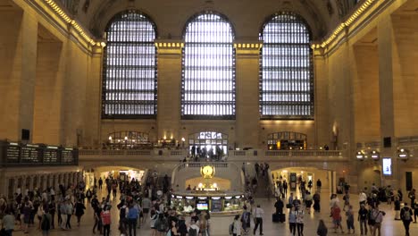 Grand-Central-Station-Busy-with-Commuters