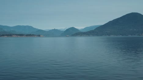 Bonitas-Vistas-De-La-Costa-De-Columbia-Británica-Vancouver-Desde-El-Océano