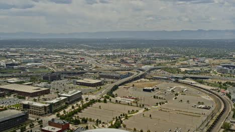 Parque-De-Atracciones-Elevado-V34-Aéreo-De-Denver-Colorado-Panorámica-De-Las-Vistas-Del-Paisaje-Urbano-Del-Centro---Dji-Inspire-2,-X7,-6k---Agosto-De-2020