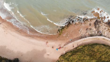 Wexford,-Irland---Luftbild-Von-Ballymoney-Beach