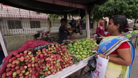 Fruit-seller-and-buyers-ignore-the-rule-of-wearing-mask-during-covid-19-in-Deoghar,-Jharkhand-in-India