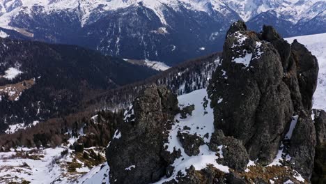 Impresionante-Vista-Al-Valle-Desde-Forcella-Maddalena-En-La-Cordillera-Lagorai,-Vista-De-Pájaro