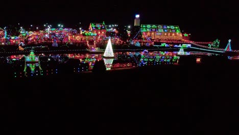 Weihnachtsbeleuchtung-In-Ackerland,-Gesehen-Von-Einer-Drohne