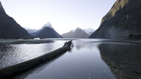 Milford-Sound,-New-Zealand,-on-a-clear-and-sunny-afternoon