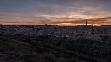 Zeitraffer-Eines-Wunderschönen-Sonnenuntergangs-über-Matera