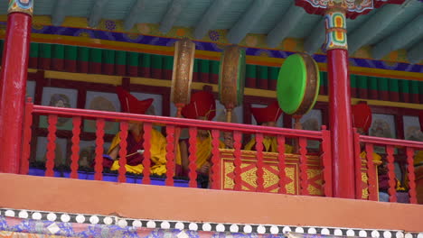 Buddhist-monk-in-red-and-gold-dress-during-the-Hemis-festival-in-the-Hemis-monastery