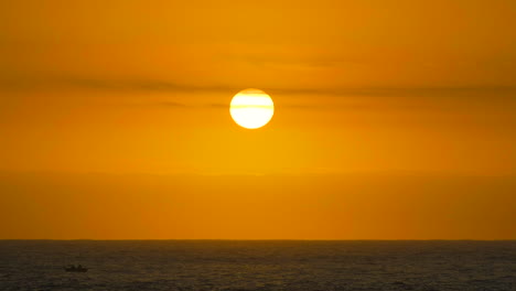 Sunrise-at-Mount-Maunganui-with-Fisherman