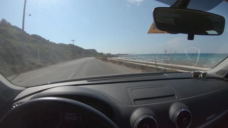 Sehen-Sie-Sich-Meine-Sichtweise-An,-Während-Sie-Mit-Einem-Mietwagen-Die-Atemberaubenden-Straßen-Von-Rhodos,-Griechenland,-Befahren