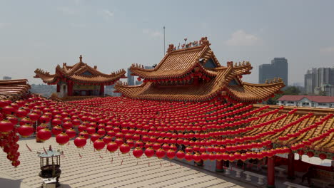 Hundreds-of-Chinese-paper-lanterns-hanging-in-the-courtyard-of-Thean-Hou-Temple,-Kuala-Lumpur,-Malaysia