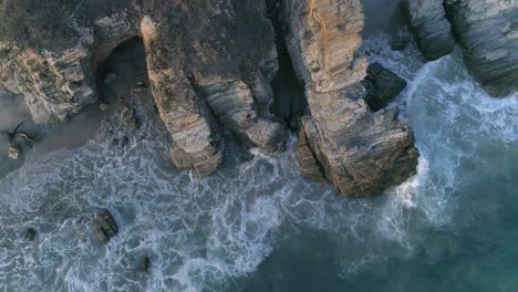 Aerial-cenital-drone-shot-of-waves-and-rock-formations-in-Zicatela-beach-in-the-morning,-Puerto-Escondido,-Oaxaca