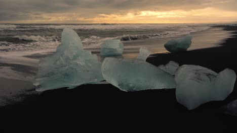 Diamond-beach-in-South-Iceland-shot-with-different-angles-and-cinematic-movements-in-4k