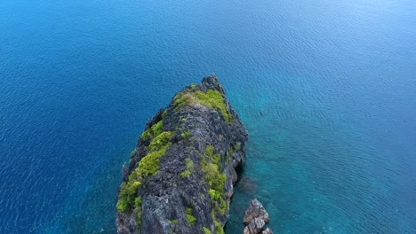 aerial-fly-over-of-North-rock-dive-site,-El-Nido,-Palawan,-Philippines
