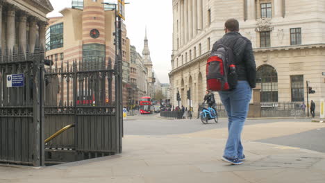 Blaues-Longjohn-Lastenfahrrad-Im-Finanzviertel-Von-London