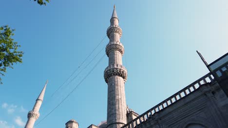 Exterior-view-of-Blue-Mosque-or-Sultan-Ahmet-Mosque,-a-popular-landmark-in-Istanbul,-Turkey