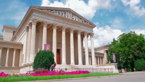 El-Museo-Nacional-Húngaro,-Tiene-La-Colección-Pública-Más-Grande-De-Hungría