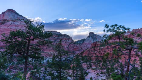 Timelapse-of-sunset-in-Zion-National-Park-in-Utah,-USA