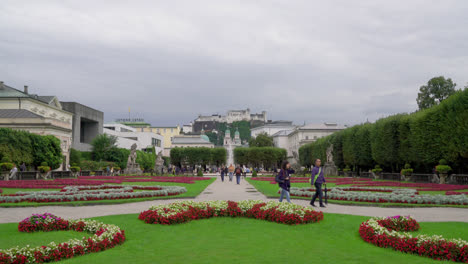 Salzburgo,-Austria,-Circa:-Jardín-Mirabell-En-La-Ciudad-De-Salzburgo,-Austria