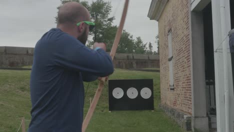 Archery-demonstration-at-renaissance-faire,-Philadelphia-Renaissance-Fair,-Fort-Mifflin,-Pennsylvania