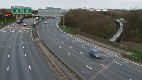 Time-Lapse-Of-Motor-Vehicle-Traffic-On-The-M25-Road-And-Queen-Elizabeth-II-Bridge