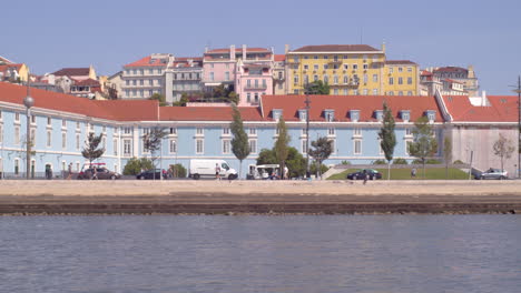 Plaza-De-Comercio-Rodada-En-Barco.-Vista-Desde-El-Río