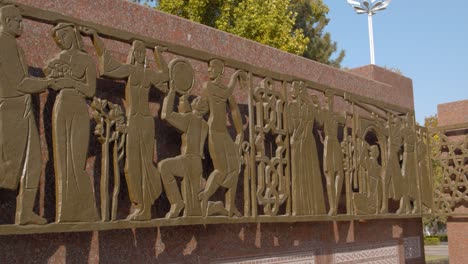 El-Monumento-De-Coraje-En-Tashkent,-Uzbekistán-Dedicado-Al-Terremoto-Más-Fuerte-De-1966