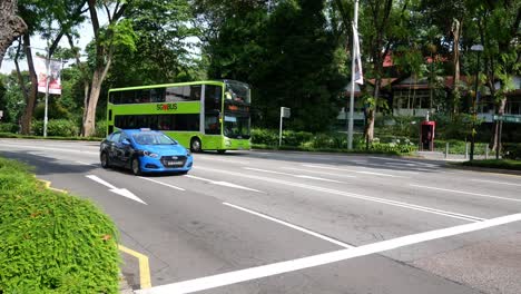 Vista-Panorámica-De-La-Vista-De-La-Calle-Singapur-En-Orchar-Road-En-Verano-Durante-El-Día-Con-Mucho-Tráfico-En-La-Carretera