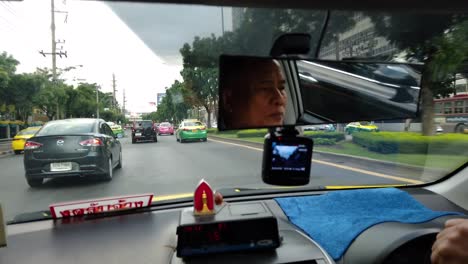 Taking-the-taxi-in-Bangkok-during-the-rush-hour-can-be-a-horrible-experience