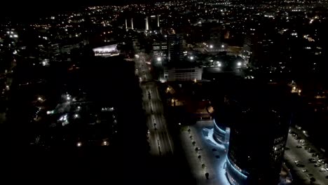 Revelación-De-La-Ciudad-De-La-Vista-Nocturna-De-Accra-De-Ghana