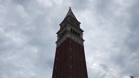 Venice-city-centre-with-large-city-hall-building-tower,-camera-dolly-view