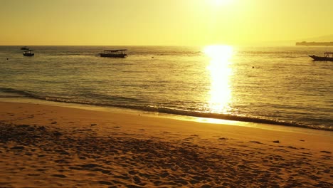 Goldener-Sonnenuntergang-über-Den-Fidschi-Inseln