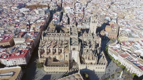 Aerial-pullback-of-Giralda-in-Sevilla