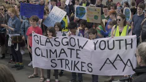 Huelgas-Climáticas-Juveniles-De-Glasgow-En-George-Square
