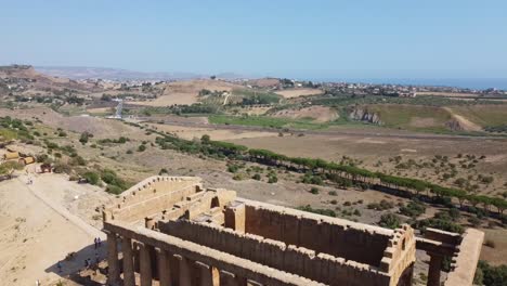 Templo-De-La-Concordia-Con-Vistas-Al-Valle-De-Los-Templos-De-Agrigento,-Sicilia-Italia