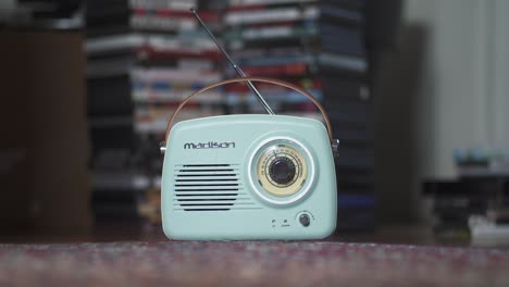 Turquoise-mobile-vintage-radio-playing-music