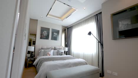 Stilvolle-Und-Trendige-Schlafzimmerdekoration-Mit-Dem-Guten-Natürlichen-Licht