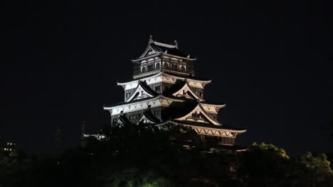 Ein-Blick-Auf-Die-Burg-Von-Hiroshima-Bei-Nacht