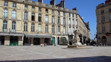 Parliament-Square-and-fountain-during-the-COVID-19-pandemic-with-a-single-man-sitting-on-it,-Pan-right-reveal-shot