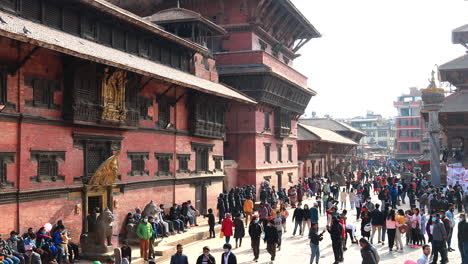 Patan-Durbar-Square,-An-Einem-Winternachmittag-Voller-Einheimischer-Und-Touristen